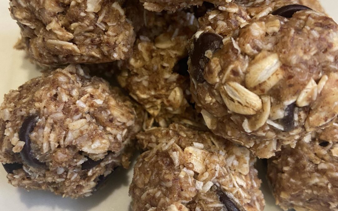 Peanut Butter Chocolate Chip Oatmeal Energy Balls